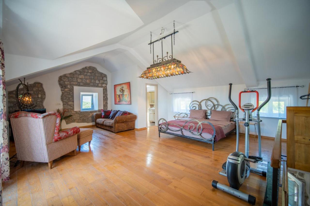 Villa Toscana With A Pool Tivat Extérieur photo
