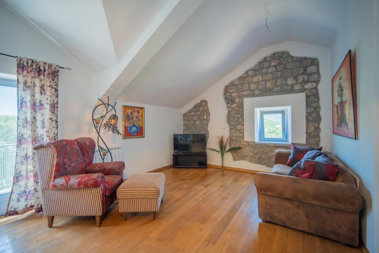 Villa Toscana With A Pool Tivat Extérieur photo